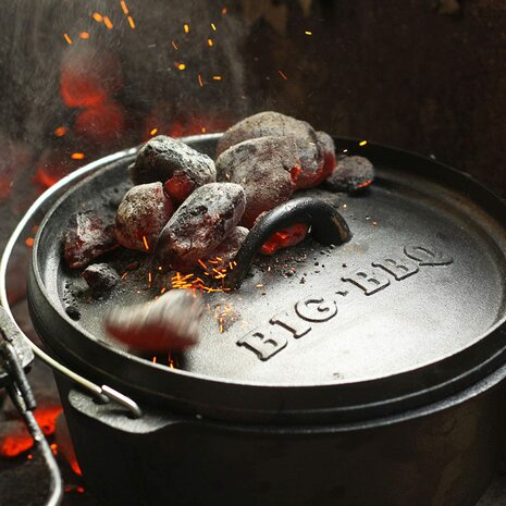 BarbecueXXL BIG-BBQ Dutch Oven 4.5QT met pootjes, onderzetter en deksellifter